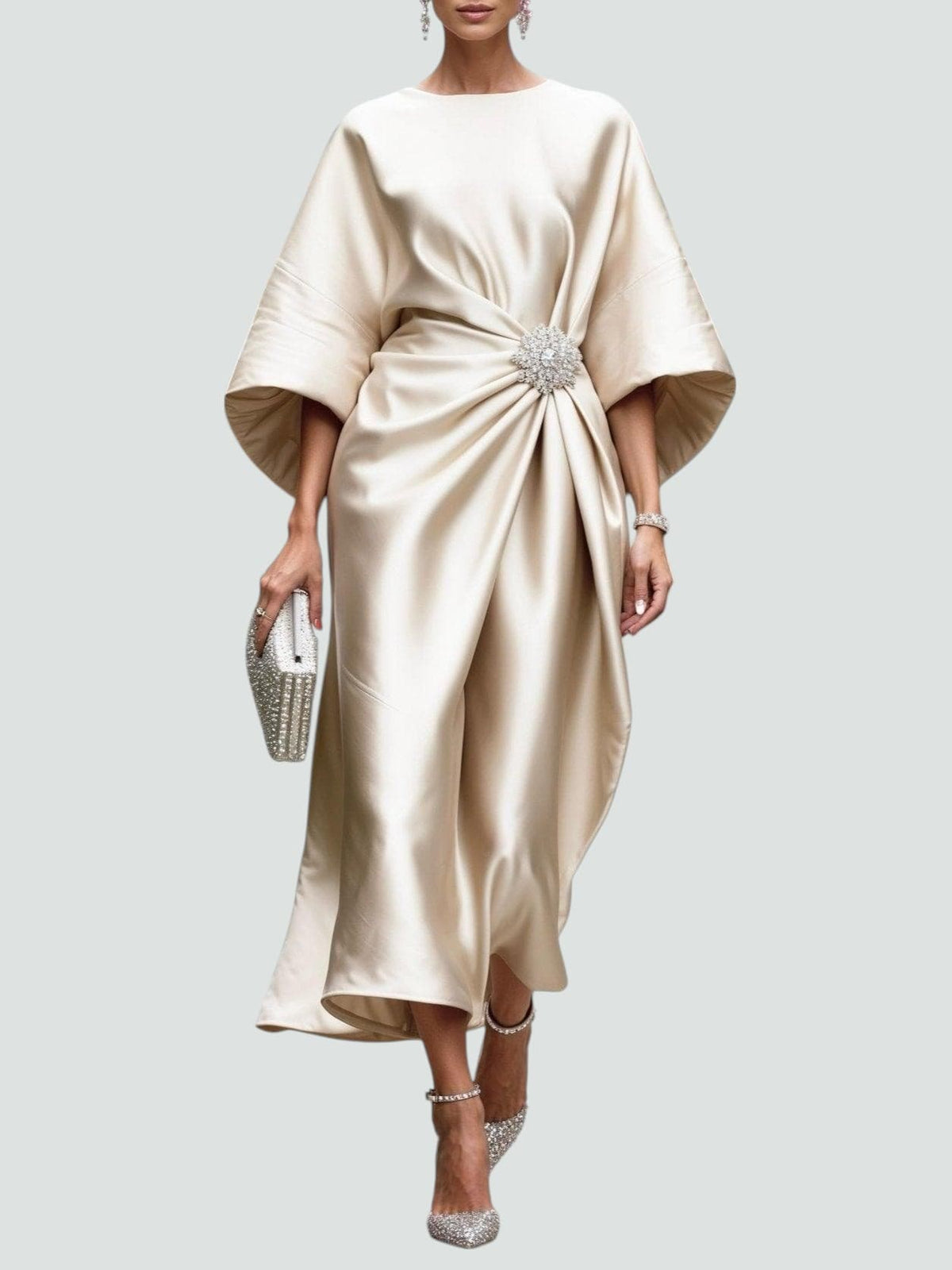 Robe de soirée longue à manches cape