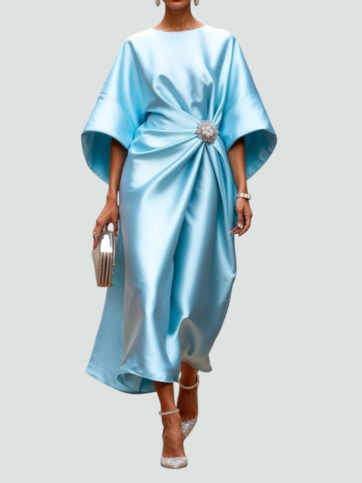 Robe de soirée longue à manches cape