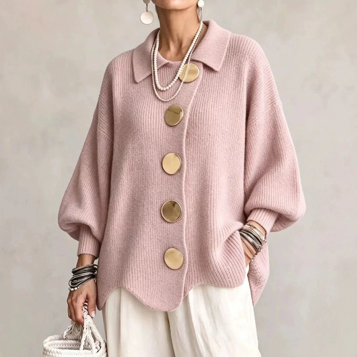 Annabel | Le Cardigan aux Boutons Dorés