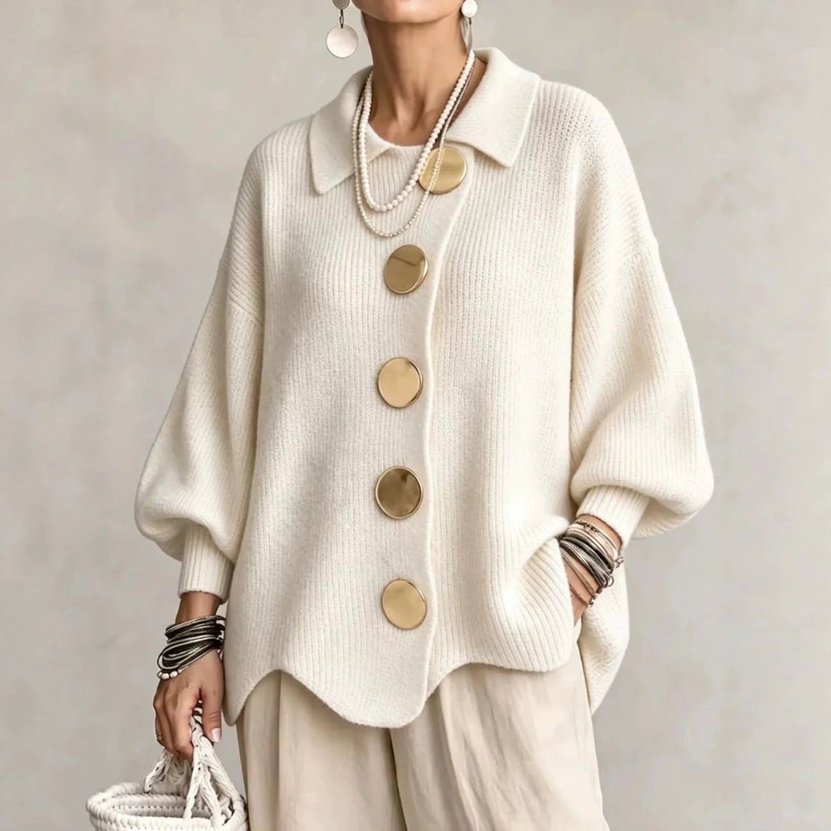 Annabel | Le Cardigan aux Boutons Dorés